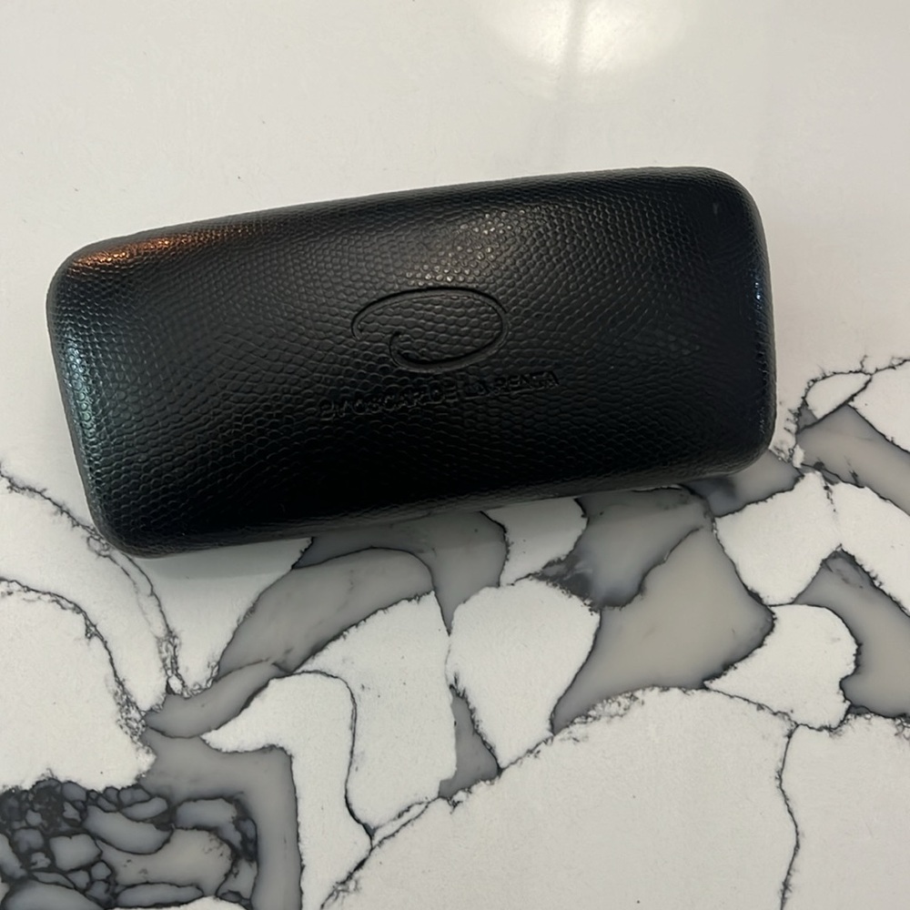 Oscar De Le Renta Black Sunglasses Case